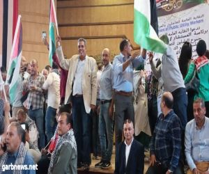 بسيوني عبد الحي  يرفع علم فلسطين تضامناً مع القضيه الفلسطينيه