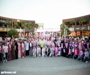 روشن تشارك جمعية زهرة في مسيرة توعوية بسرطان الثدي