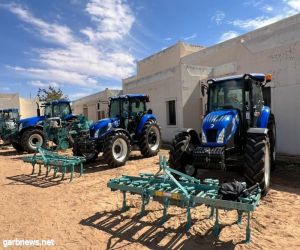 “الغطاء النباتي” يُؤمِّن 21 آلة زراعية بـ “مركز أبحاث الجوف” لإعادة تأهيل المراعي الطبيعية
