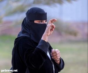 سعودية تخوض غمار تعلم لغة الإشارة لخدمة الصم في الجوف
