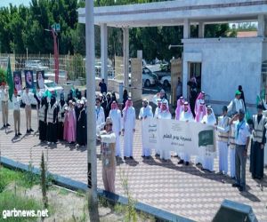 تعليم الطائف ينفذ مسيرة وتحية للعلم السعودي بمشاركة 40 طالباً وطالبة