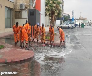 بلدية تاروت بمحافظة القطيف تباشر جهودها لإصلاح الأضرار في القرى وأحياء المحافظة