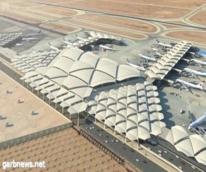 «مطار الملك خالد»: انحراف طائرة قادمة من الدوحة عن المدرج الرئيسي أثناء هبوطها