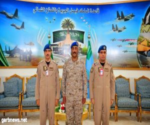 "قائد قاعدة الملك فيصل الجوية يقلد العقيد جزاع بن عيد العطوي رتبته الجديدة.