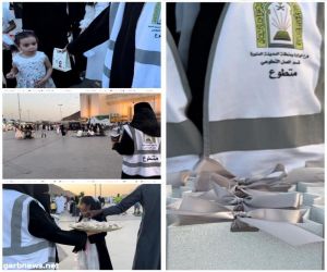 توزيع الهدايا والحلويات على الاطفال والنساء في جامع سيد الشهداء بالمدينة المنورة