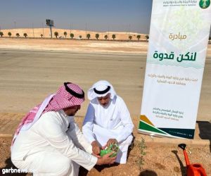 فرع وزارة البيئة بالحدود الشمالية ينفذ حملة لتشجير النادي الأدبي الثقافي بالمنطقة