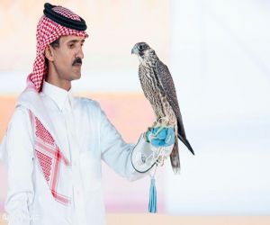 الدوسري يشارك بالصقر الأغلى في مزاد نادي الصقور السعودي 2024 ويبيعه بـ 400 ألف ريال