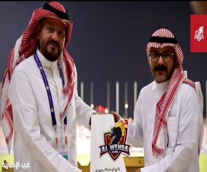 الوحدة يهدي إدارة الاتفاق  درعاً تذكارياً