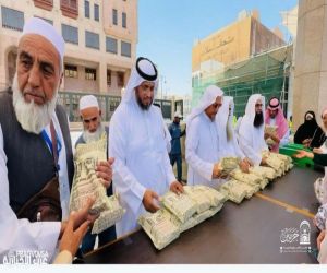 الشؤون الدينية بالمسجد النبوي تستقبل طلائع الحجاج بالترحيب والهدايا