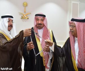 أمير نجران‬⁩ يتسلم تكريم مؤسسة "قدوات عطاء ووفاء للوطن"