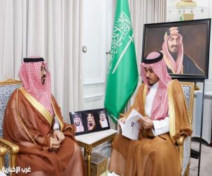 نائب ⁧‫أمير نجران‬⁩ يتسلَّم التقرير السنوي لبنك التنمية الاجتماعية.