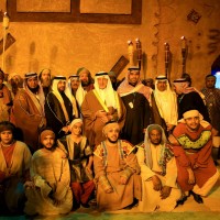 الأمير خالد الفيصل يزور مسرح الشارع التابع لسوق عكاظ في مهرجان الجنادرية ٣٠
