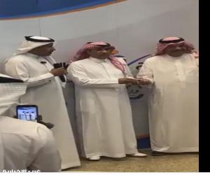 تكريم الدكتور عتيق الزهراني لقاء جهوده المتميزة من شركة الخليج للتدريب  والتعليم