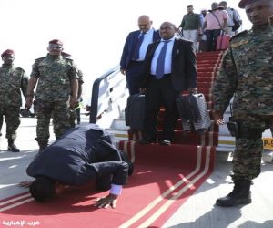 رئيس الوزراء السوداني المكلف يصل بورتسودان تمهيدًا لتولي منصبه