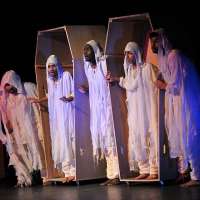 جامعة الطائف تشارك في فعاليات سوق عكاظ بمسرحية "نعش"