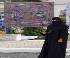 الفنانة التشكيلية  فوزية آل عثمان تُكرَّم في ملتقى ربيع تنومة للفنون البصرية 2025