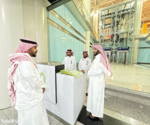 مدير عام فرع الشؤون الإسلامية بالمدينة المنورة يتفقد كاونترات توزيع "هدية خادم الحرمين الشريفين" بمطار المدينة الدولي