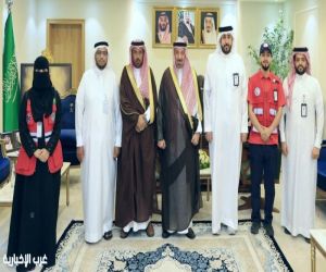 ‏⁧‫أمير نجران‬⁩ يتسلم تقريرًا لأعمال فرع هيئة الهلال الأحمر السعودي بالمنطقة.
