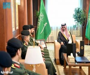 نائب أمير جازان يتسلم التقرير السنوي لمديرية السجون ويشيد بجهود التأهيل والإصلاح