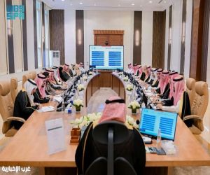 أمير الباحة يترأس اجتماع اللجنة العليا لصيف 2025 ويدشّن الهوية البصرية للموسم