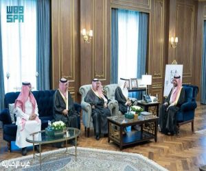 أمير الحدود الشمالية يتسلّم التقرير السنوي لأداء مطارات المنطقة لعام 2024