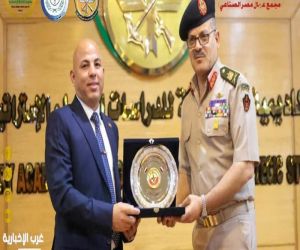 تكريم مدير الأكاديمية العسكرية لمساهماته في تعزيز الشراكة الليبية المصرية