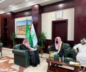 محافظ القريات يستقبل وفد جمعية البر ويطّلع على إنجازات 2024 وتقرير الأداء الاستراتيجي لخطة الجمعية