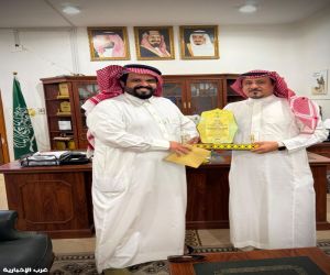 مالك مدارس بيان الأهلية بطبرجل يكرم الإعلامي ثامر العليان