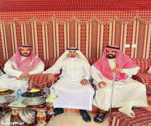 الدكتور مبروك الشراري يطمئن على صحة الزميل الإعلامي ثامر العليان