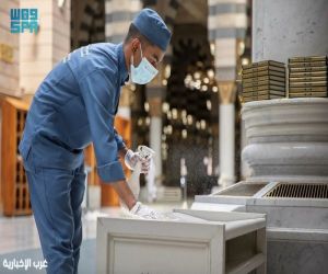 أكثر من 2,700 لتر من المعقمات لتطهير المسجد النبوي استعدادًا لصلاة الجمعة وسط أجواء إيمانية مطمئنة