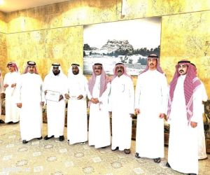 شيخ الضويحي بمنطقة الجوف يكرم اللجنة التنفيذية والعاملين والمساهمين في ملتقى عشيرة الهفيل الأول