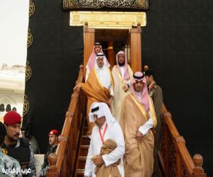 نيابة عن خادم الحرمين الشريفين.. نائب أمير منطقة مكة المكرمة يتشرف بغسل الكعبة المشرفة