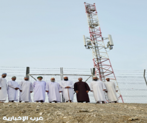 ممثل ولاية مسقط يقف على مشروع ترقية شبكة الاتصالات بالولاية
