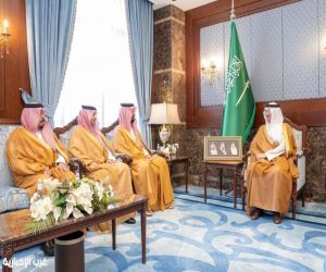 محافظ الأحساء يستعرض منجزات الموارد البشرية والإسكان ويرعى دعم المبادرات المجتمعية
