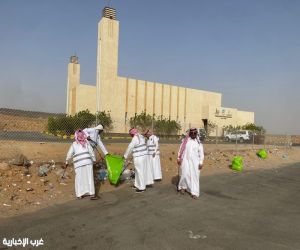 بيئة خليص تنفذ مبادرة لتنظيف جامع منسوبي الوزارة على طريق الهجرة بمشاركة متطوعين