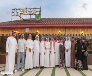 وفد إعلامي من فريق الإعلام السعودي وصحيفة غرب الإخبارية في زيارة لمزرعة ومصنع الورد الطائفي