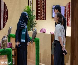 حضور لافت للسياح والعائلات الأجنبية في المزاد الدولي لمزارع إنتاج الصقور 2025