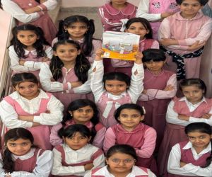 طلبة المدارس بالطائف  يستلمون الكتب الدراسية منذ وقت مبكر