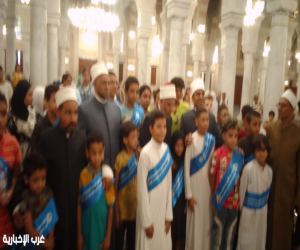 وكيل وزارة الأوقاف المصرية يكرم الفائزين من حفظة القرآن الكريم بمسجد السيدة زينب بالقاهرة
