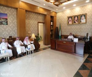محافظ بيشة يلتقي مجلس إدارة “باسقات” لمناقشة خططها للتنمية الزراعية وتطوير سوق التمور