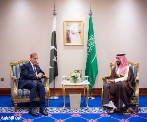 ولي العهد يلتقي رئيس الوزراء الباكستاني في الدوحة