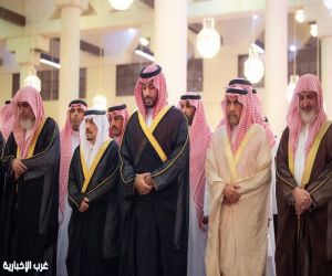 ولي العهد يؤدي صلاة الميت على مفتي المملكة في جامع الإمام تركي بن عبدالله بالرياض