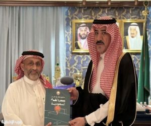 محافظ القنفذة يلتقي عضو لجنة توثيق الكرة السعودي العلواني
