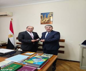 رئيس الجالية الأذربيجانية في مصر يتسلم ميدالية وزارة التعليم العالي والبحث العلمي المصرية