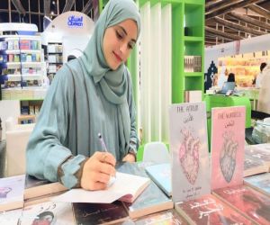 الطبيبة لارا تستبدل مشرط الجراحة بالقلم وتقدم (3) كتب في معرض الرياض