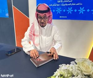 شاعر المليون الذويبي يوقع ديوانه في "كتاب الرياض"
