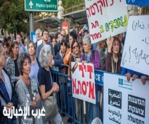 تظاهرة لنشطاء وعائلات الأسرى أمام منزل نتنياهو تطالب بتعجيل الصفقة