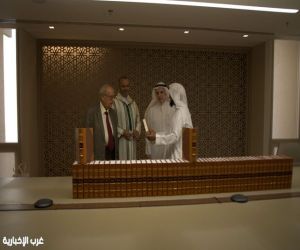 جولة لوفد معهد المخطوطات العربية في مركز الملك فيصل وإهداءات لإصدارات علمية متخصصة