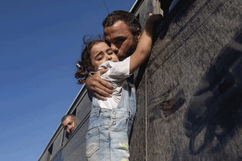 الأسرى المحررون يبلسمون جراح غزة.. والفرح يعم الضفة