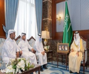 محافظ الأحساء يكرّم مواطنًا تبرع بإحدى كليتيه لوالده